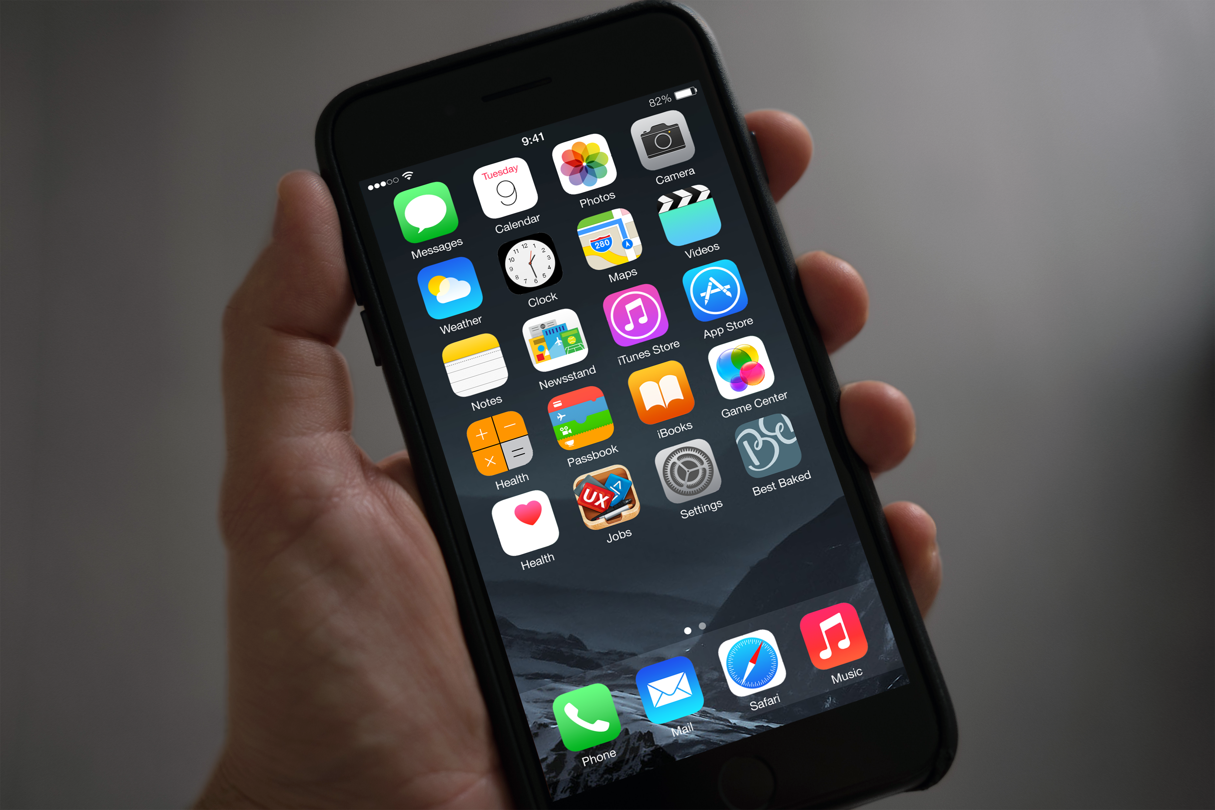 iphone-in-hand-icon-mockup